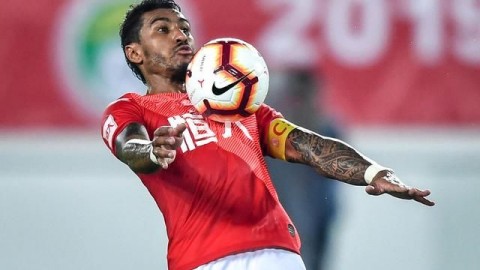 广州恒大1-1重庆斯威：13连胜戛然而止，争冠悬念重现