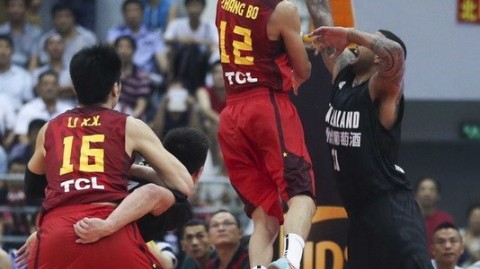 中国男篮69-68新西兰——李凯尔制胜抢断助球队触底反弹