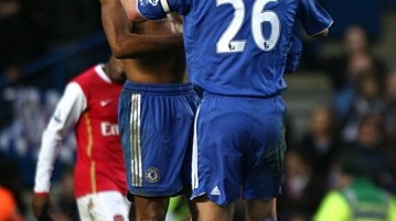 原标题：切尔西鸟巢3-0完胜阿森纳，巴舒亚伊梅开二度闪耀伦敦德比