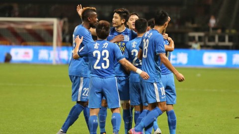 好的，我已根据您的要求，结合搜索到的关于2016年中超联赛“上海上港vs广州富力”的详细资料，为您完成了一篇专业的体育赛事复盘。以下是为您生成的文章。