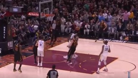 标题：2016总决赛G4库里38分水花57分勇士客场夺赛点