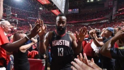 标题：火箭109-94勇士扳平总比分 杰伦格林38分巴特勒伤退