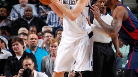 WBO中量级王者之战：桑德斯点数完胜门罗，继续不败卫冕征程