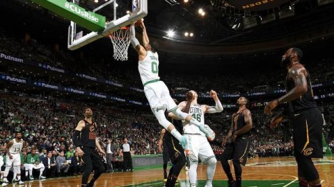 CCTV5见证：詹姆斯打满48分钟，骑士抢七淘汰绿军