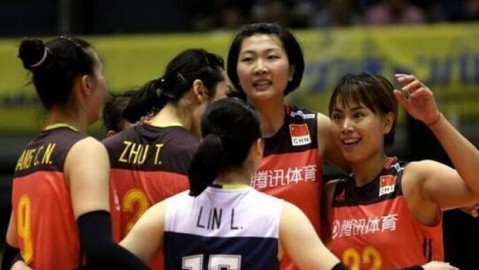 中国女排3-1力克巴西挺进四强，袁心玥7次拦网筑起铜墙铁壁