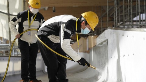 “雪游龙”蓄势待发｜中国首条雪车雪橇赛道制冰圆满收官