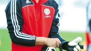 前国门杨君现状曝光：从恒大亚冠功勋到2026国少教练的绿茵传承