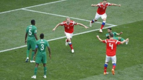 苏亚雷斯百场破门 乌拉圭1-0沙特提前出线