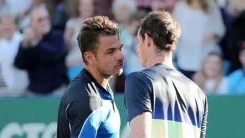 法网首轮瓦林卡三盘横扫穆雷，老将对话温情落幕