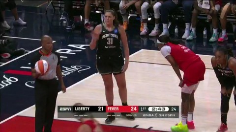 抱歉，目前WNBA 2026赛季常规赛尚未开打（常规赛首战为北京时间5月9日），纽约自由人队本季的第一场比赛尚未进行，因此无法按您要求的框架提供赛事复盘。